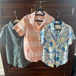 Set of Three Short Sleeve Button Up Shirts and Two Pairs of Dry Quick Shorts
